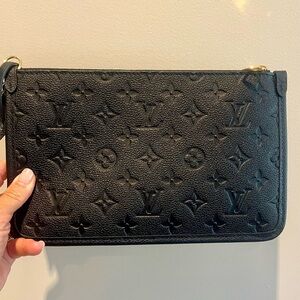 Authentic Louis Vuitton Monogram Empreinte Carryall MM Pochette Noir